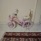 دراجه للبنات وكرسي طعام للاطفال وكرسي هزاز جميعهم مستعملين