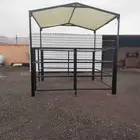 غرفة خيل شبك مع المظله