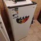 ثلاجه وغساله ومكيف ودولاب ومرتبه وحامل تلفزيون