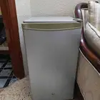 ثلاجه صغيره يحتاج لها تصليح للبيع