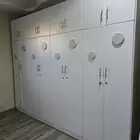 دولاب خشب ابيض