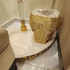 استاند ملكة للبيع ب900 ريال و مكوى بخار 70 ريال