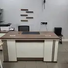 مكتب بحالة جيدة