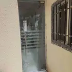 معلم قزاز السكريت والمرايا ولسكان يوجد لدينا صيانه جميع