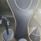 طقم من الذهب الابيض الخالص عيار 18 للمناسبات الوزن 27.7 جرام