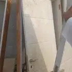 ثلاثه ابواب خشب مستخدمه