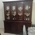 للبيع طاوله وسرير مع خزانه