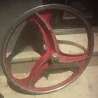جنط سيكل مقاس 20 نضيف جهة البلط واحد صغير واحد كبير على اسوم