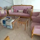 طقم كنب مكون من ثلاث كنبات كبيره و2 صغير و3 طاولات