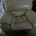 كرسي جلد هزاز حجم كبير اللون بيج السعر علي السوم