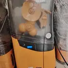 عصارة برتقال zumex مستخدم نظيف