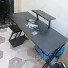 مكتب خشبي بسطح من الياف الكاربون