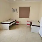 غرفة اطفال و مكتب وكرسي و رف كتب