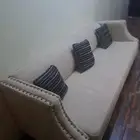 كنبه طويله لبيع وجيده استعمال اقل من اسبوعين