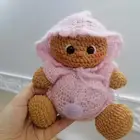 دمى وباقات ورد بخيوط الصوف