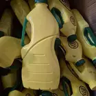 علب زيت فارغه