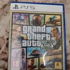 شريط لعبة قراند نسخة PS5 وشريط لعبة كراش مع ملحقاته نسخة PS4