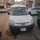 سيارة بيجو مسروقة اعتقد موجودة بحى المنفوحة القديمة