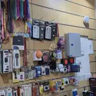 للتقبيل محل جوالات مع اغراضه