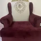 كنب مقعد عنابي نظيف
