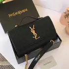 شنطه ماركه عالميه خامه جدا نظيفه