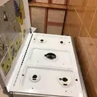 اثاث مطبخ وطاولة تلفزيون