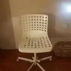 كرسي ابيض