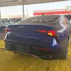 كيا K5 2025 خارجي لون ببسي داخلي بيج حساسات أمامية وخلفية