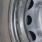 جنوط سوح اصلي وكاله مع الكفرات مقاس 15 مستعمل نظيف مشروط