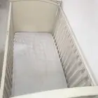 سرير اطفال نظيف مع المرتبه