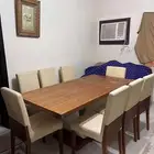 طاولة طعام قوية ونظيفة مع 8 كراسي ب 700 ريال