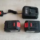 بطاريات مع الشاحن