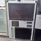 ايس ميكر صانعة الثلج
