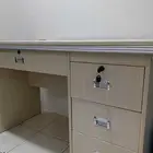 مكتب طاولة وكرسي