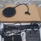 مايك وا مكسر وكل شي ف صوره
