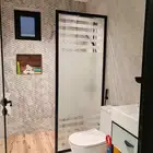 زجاج سكريت والمنيوم وحديد