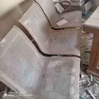 ثلاثه كراسي مستخدمه نضيفه بس تبغا نضافه من تراب لنها كانت دت