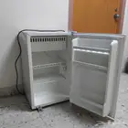ثلاجة صغيرة