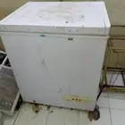 السلام عليكم عندي ثلاجه للبيع