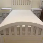 سرير جديد البيع مع طراحه