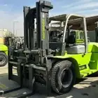 تأجير رافعات شوكية و سيزر لفت و سقالات كهربائية ومان لفت
