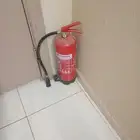 وثنين طفاية حريق حجم كبير وثانيه صغيره وغساله