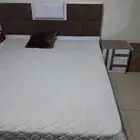 غرفة نوم بدون مرتبه