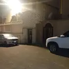 مطلوب سكن عزاب او شقه كبيره 6 غرف و3 حمامات و 3 مطابخ