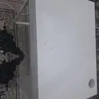 طاولة من ايكيا مستخدمة