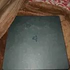 سوني 4 ومعه اشرطا