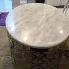 طاولة للبيع