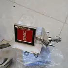 تمثال جمس 81 وفوق تايوان و يد باب خارجي.