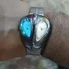 ساعة يابانية قديمة وساعة سويسرية