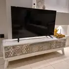 تلفاز مع طاولة وطاولة رخام